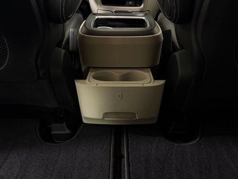 Used 2022 Chrysler Pacifica Touring-L FWD image 30