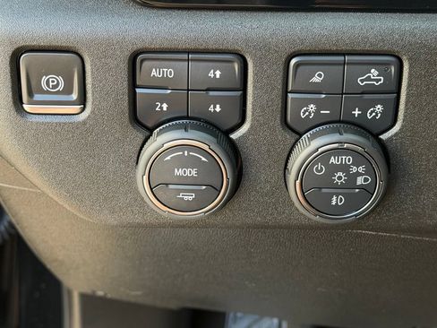 Used 2024 Chevrolet Silverado 2500 LT w/ Midnight Edition AWD/4WD image 38