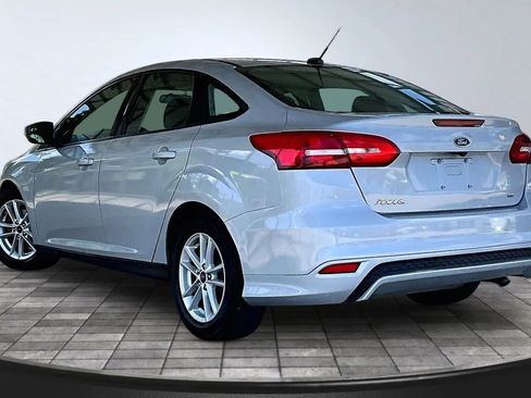 Used 2017 Ford Focus SE FWD image 4