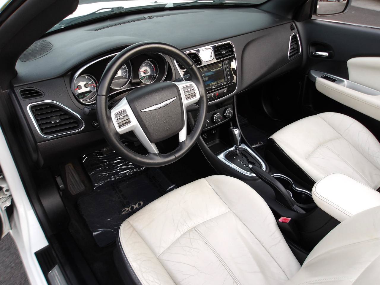 Used 2014 Chrysler 200 Limited FWD image 16