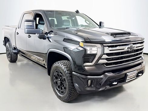 Used 2024 Chevrolet Silverado 2500 High Country w/ Midnight Edition AWD/4WD image 3