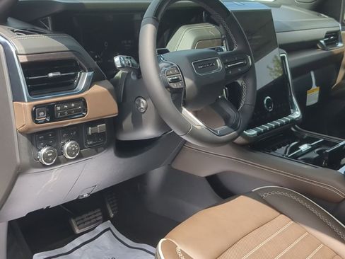 New 2026 GMC Yukon Denali Ultimate AWD/4WD image 10