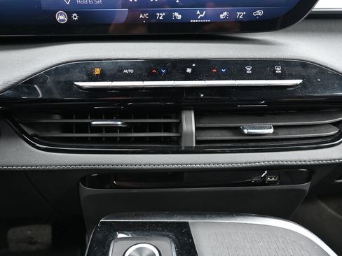 Used 2026 Buick Enclave Preferred FWD image 23