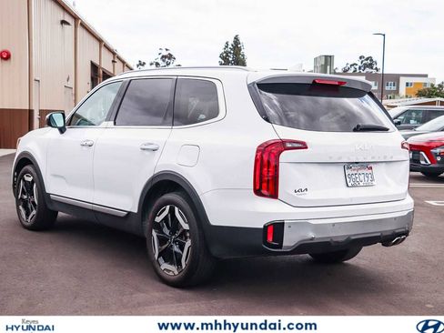 Used 2023 Kia Telluride S w/ S Sunroof Package FWD image 2