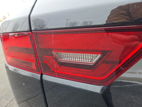 Used 2019 Jaguar E-PACE R-Dynamic SE image 10