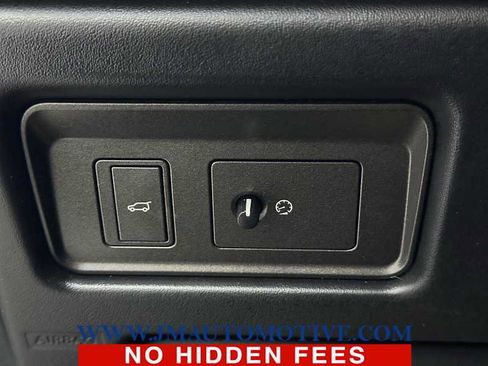 Used 2018 Land Rover Range Rover Evoque SE Premium image 32