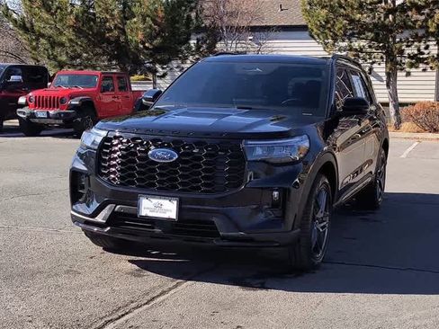 Used 2025 Ford Explorer ST-Line w/ Premium Package image 4