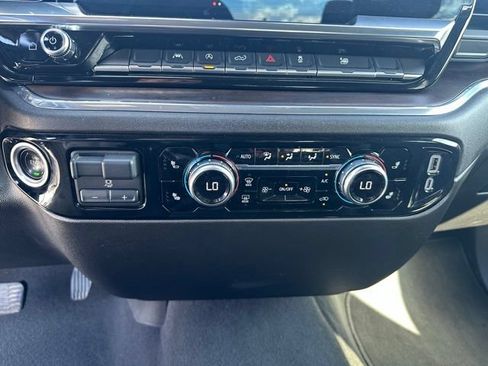 Used 2025 GMC Sierra 1500 SLT AWD/4WD image 23