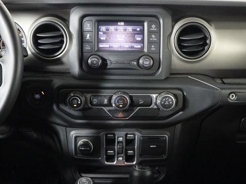 Used 2018 Jeep Wrangler Unlimited Sport S AWD/4WD image 23