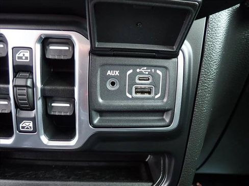 Used 2023 Jeep Wrangler Unlimited w/ Cold Weather Group AWD/4WD image 19