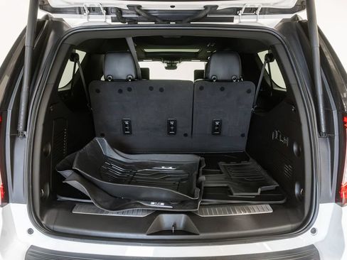Used 2023 GMC Yukon XL Denali w/ Advanced Technology Package AWD/4WD image 37