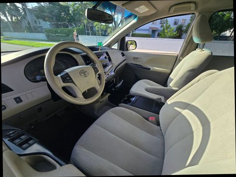 Used 2014 Toyota Sienna LE FWD image 13