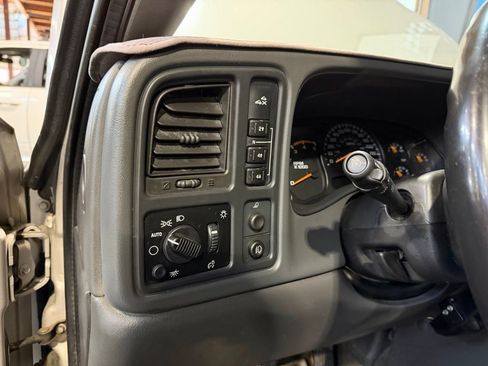 Used 2005 Chevrolet Silverado 3500 LS w/ Heavy-Duty Power Package AWD/4WD image 12
