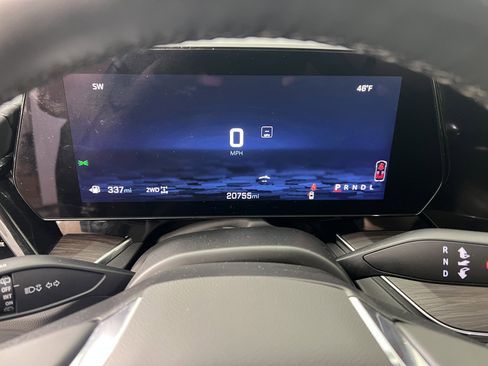 Used 2025 Chevrolet Suburban LT w/ Comfort Package image 29