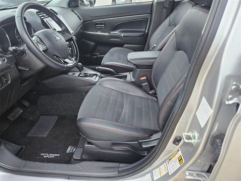 Used 2025 Mitsubishi Outlander Sport SE image 11