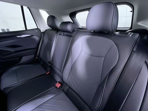 Used 2025 Volkswagen Tiguan SE image 23