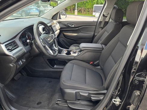 Used 2023 GMC Acadia SLE image 18