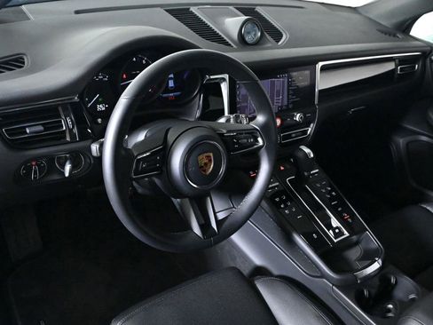 Used 2026 Porsche Macan AWD/4WD image 4