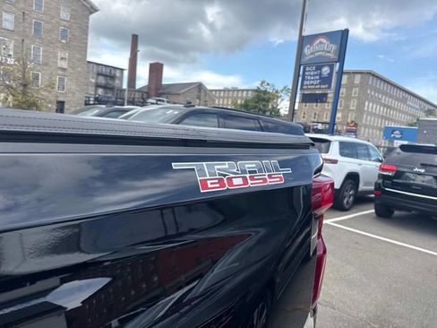 Used 2024 Chevrolet Silverado 1500 LT Trail Boss w/ LT Trail Boss Premium Package image 17