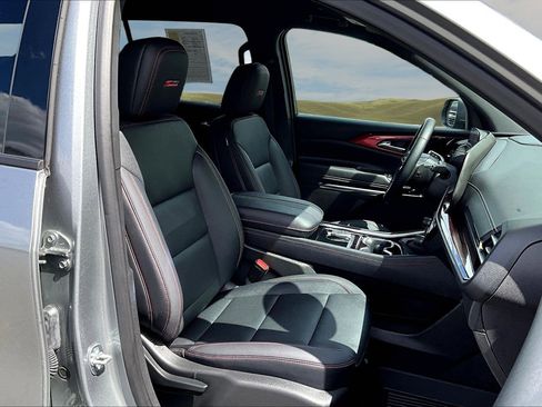 Used 2025 Chevrolet Traverse Z71 w/ LPO, Floor Liner Package AWD/4WD image 21