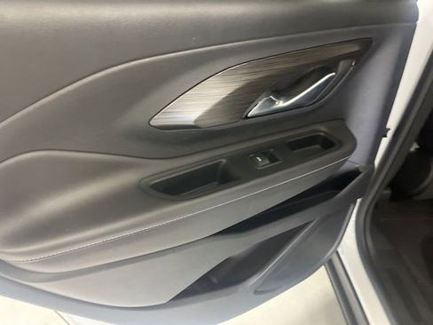 Used 2023 GMC Terrain SLT image 29
