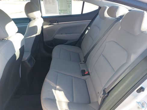 Used 2017 Hyundai Elantra SE image 33