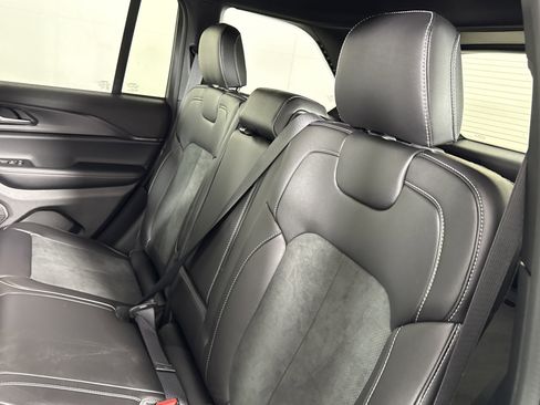 New 2025 Jeep Grand Cherokee Altitude image 13