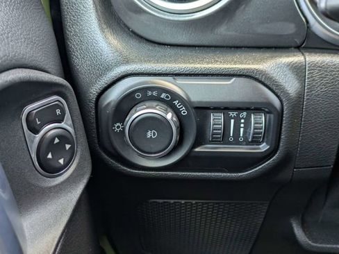 Used 2021 Jeep Wrangler Unlimited Sahara AWD/4WD image 26