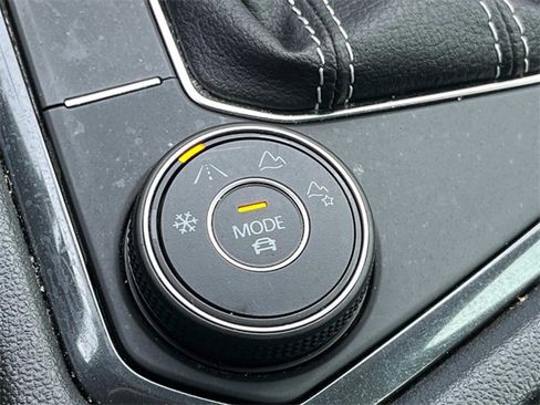 Used 2022 Volkswagen Tiguan SEL R-Line image 35