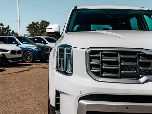 Used 2025 Kia Telluride SX w/ SX Captain's Chair Package AWD/4WD image 9