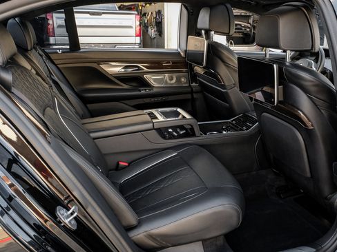 Used 2020 BMW M760i xDrive AWD/4WD image 33