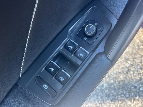 Used 2023 Volkswagen Tiguan SE image 20