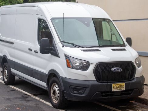 Used 2023 Ford Transit 250 Medium Roof AWD image 9
