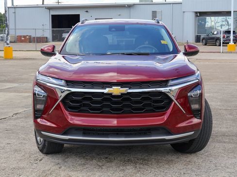 Used 2025 Chevrolet Trax LT FWD image 23