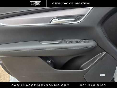 New 2026 Cadillac XT5 Luxury image 9