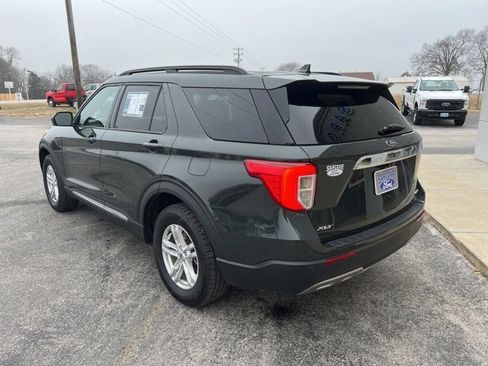 Used 2022 Ford Explorer XLT w/ Equipment Group 202A image 7