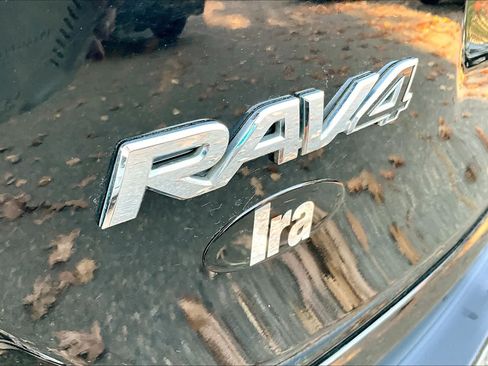 Used 2018 Toyota RAV4 Limited w/ Advanced Technology Package AWD/4WD image 10