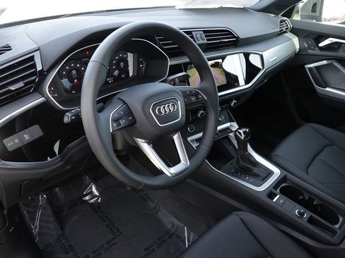 New 2025 Audi Q3 2.0T Premium image 14