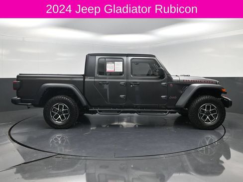 Used 2024 Jeep Gladiator Rubicon w/ Convenience Group AWD/4WD image 4