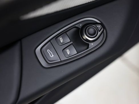 New 2025 Aston Martin V8 Vantage Coupe image 18