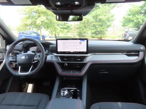 Used 2025 Ford Explorer ST-Line w/ Premium Package AWD/4WD image 17