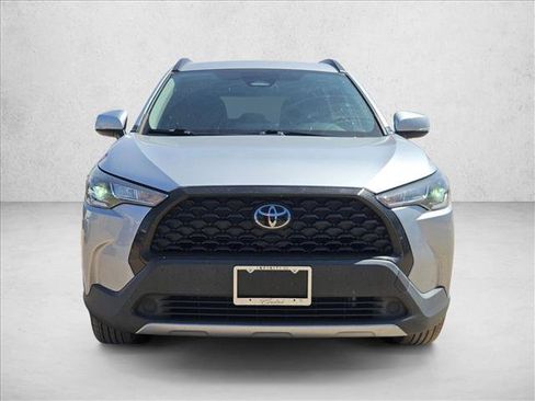 Used 2023 Toyota Corolla Cross LE FWD image 2