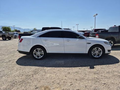 Used 2018 Ford Taurus SE FWD image 7