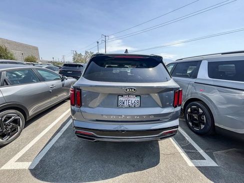 Certified 2021 Kia Sorento S w/ Panoramic Sunroof Package FWD image 13