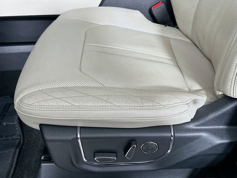 Certified 2018 Ford Expedition Platinum image 32