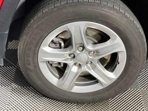 Used 2024 Jeep Compass Latitude image 11