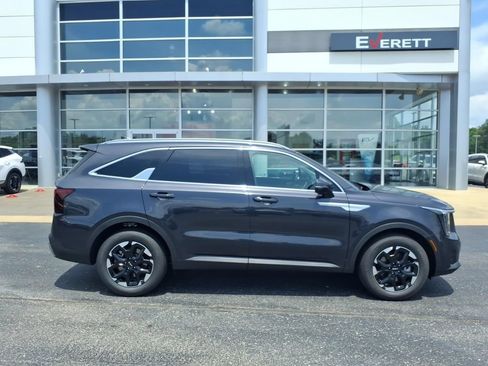 New 2026 Kia Sorento S FWD image 2