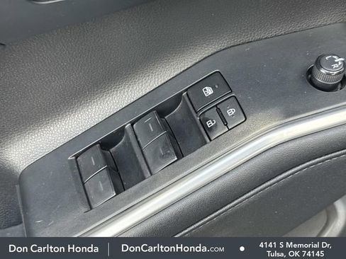 Used 2024 Toyota Highlander XSE FWD image 12