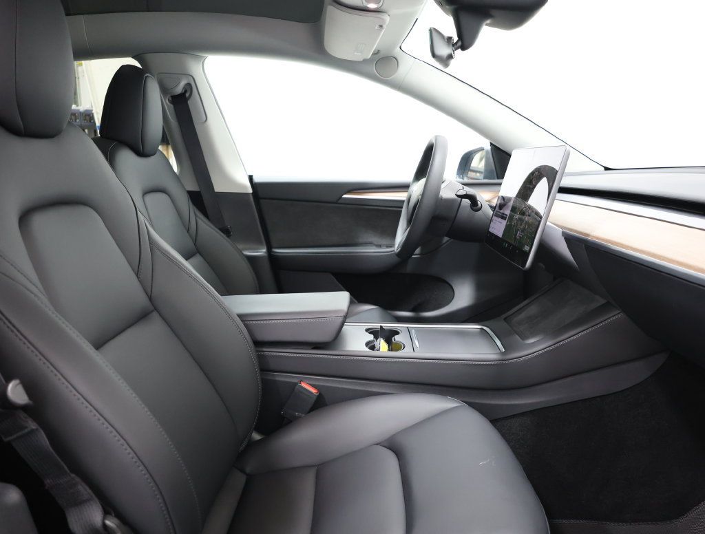 Used 2023 Tesla Model Y 2WD image 21