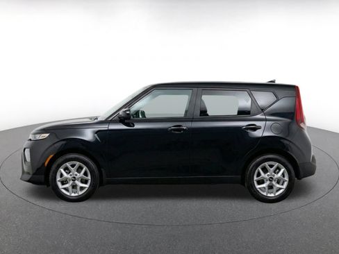 Used 2025 Kia Soul LX w/ LX Technology Package FWD image 4